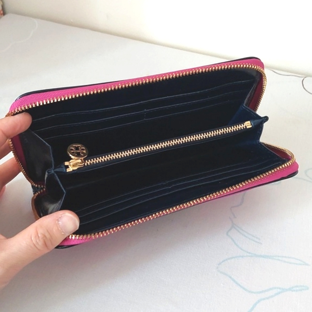 Tory burch large zip around wallet - Picture 8 of 13